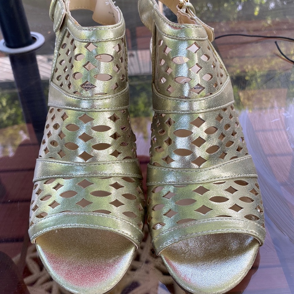 Liz Claiborne Womens Gloria Heeled Sandals